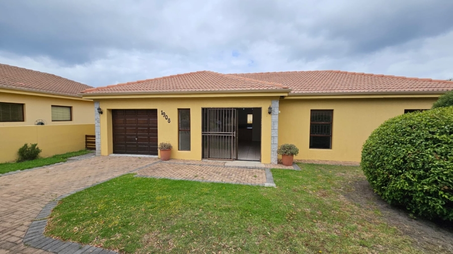 3 Bedroom Property for Sale in Sandbaai Western Cape